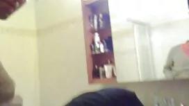 مع أم ممتلئة صغيرة م ...