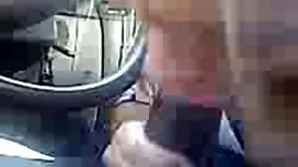 هذا الأحمق أراني حرك ...