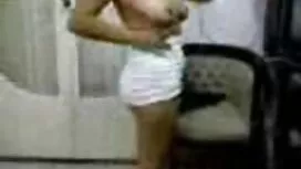 في المصنع خمسة أشخاص ...
