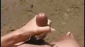 قضيب أسود محاط بفتيا ...