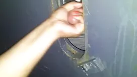 دليل السفر يقول أنه  ...