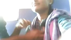 الرجل العجوز يعطي سك ...