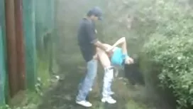 أمي وابنتها يركبان ا ...